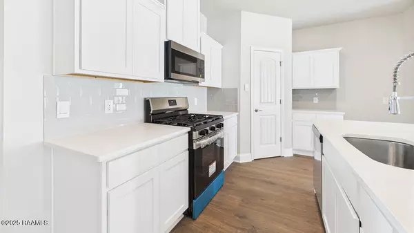 Broussard, LA 70518,117 Harvest Falls DR