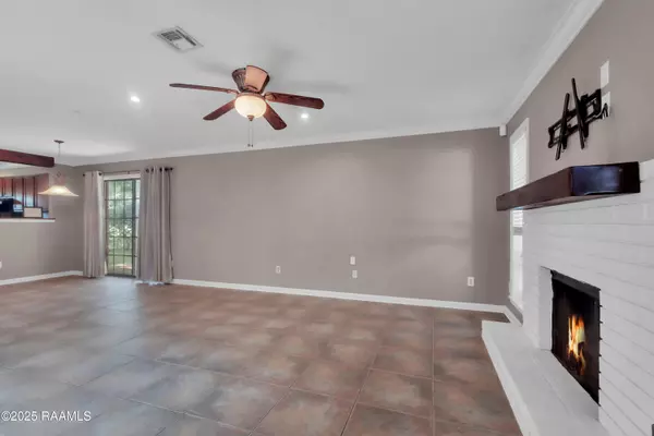 Lafayette, LA 70503,210 Longfellow DR