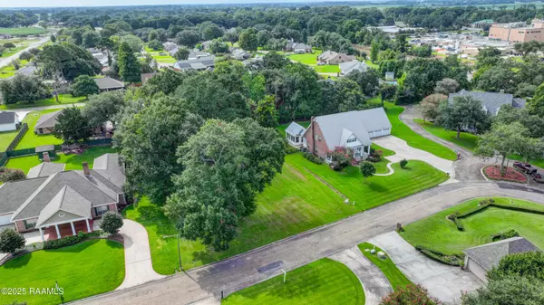 New Iberia, LA 70563,5 Oak PL