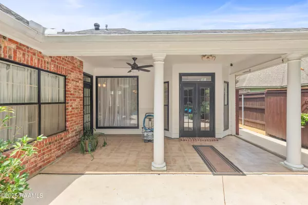 Youngsville, LA 70592,22 Oakthorn CT