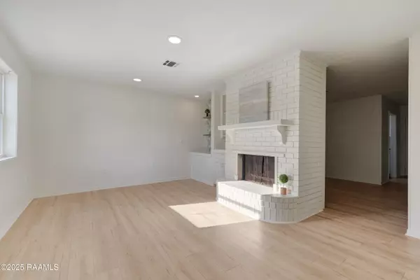 Lafayette, LA 70529,121 Courtney DR