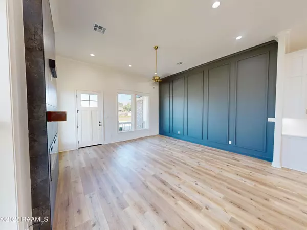 Broussard, LA 70518,138 Lakes Edge DR