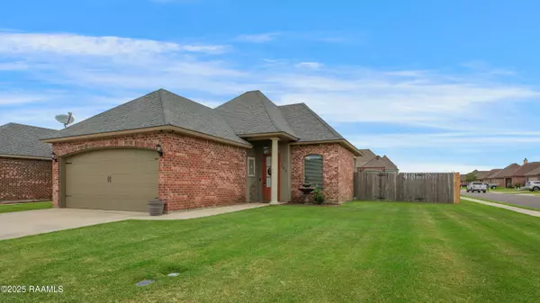 100 Smithville CT, Youngsville, LA 70592
