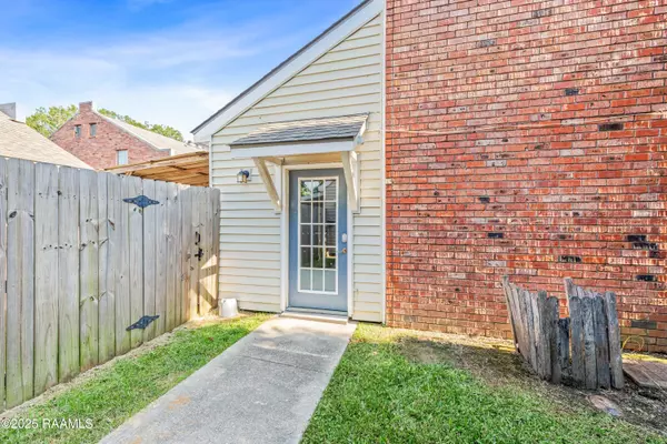 210 Yvonne Street #D, Broussard, LA 70518