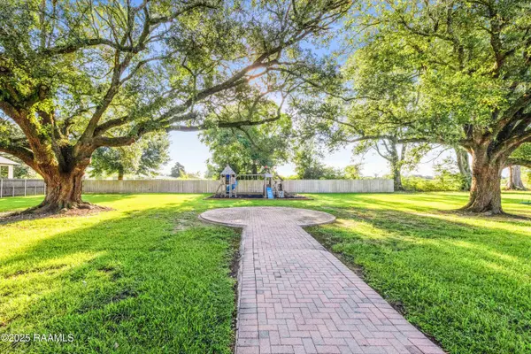 Broussard, LA 70518,100 Wishing Well DR
