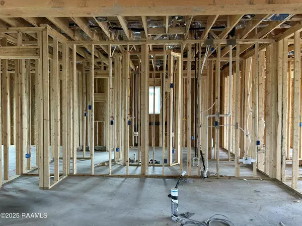 Broussard, LA 70518,307 Grand Oak DR