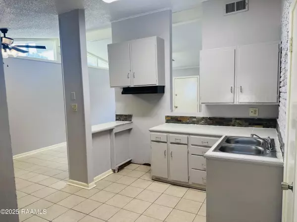 Lafayette, LA 70501,144 S Orleans DR