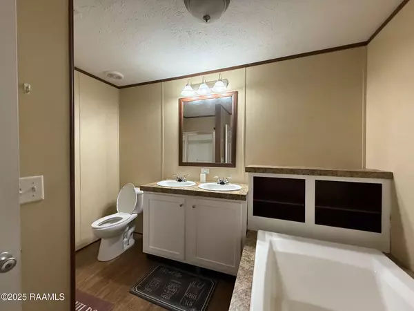 Abbeville, LA 70510,407 Alphonse ST