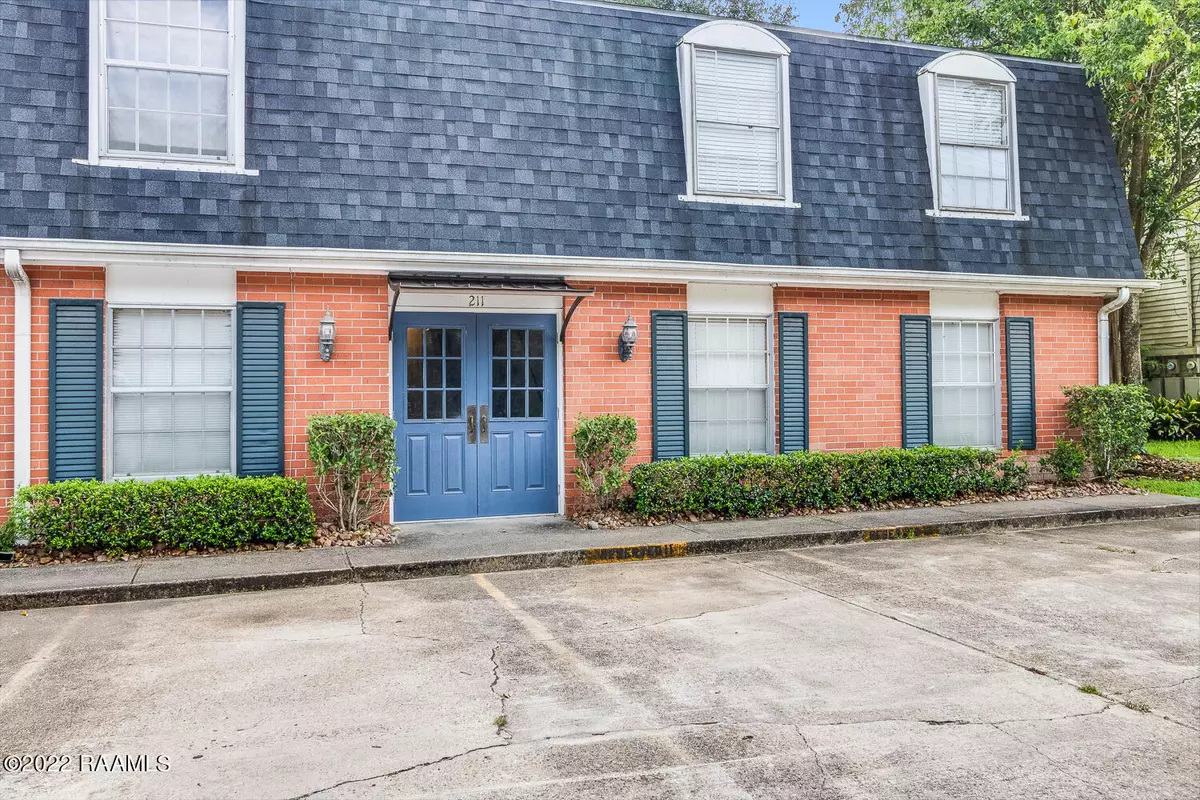 Lafayette, LA 70501,211 Versailles BLVD #11