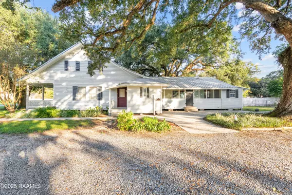 Breaux Bridge, LA 70517,745 S Poydras ST