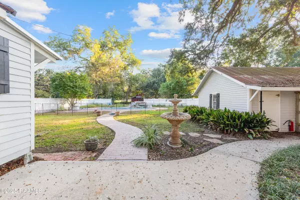 Breaux Bridge, LA 70517,745 S Poydras ST