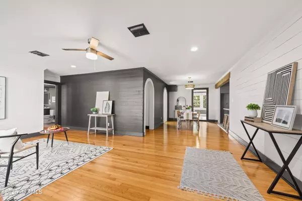 Lafayette, LA 70503,107 Acadian DR