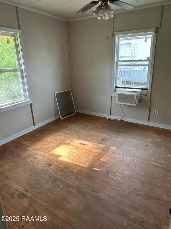 St. Martinville, LA 70582,416 N Vivier ST