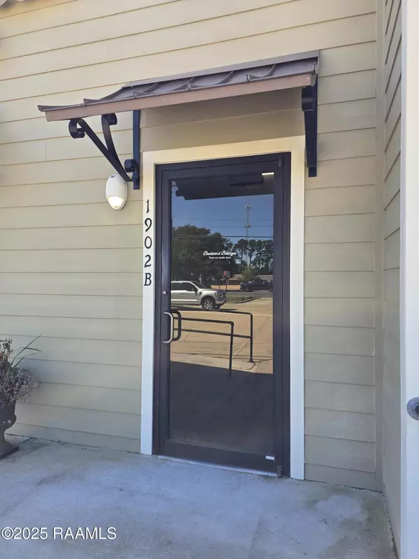 Abbeville, LA 70510,1902 Veterans Memorial DR #B