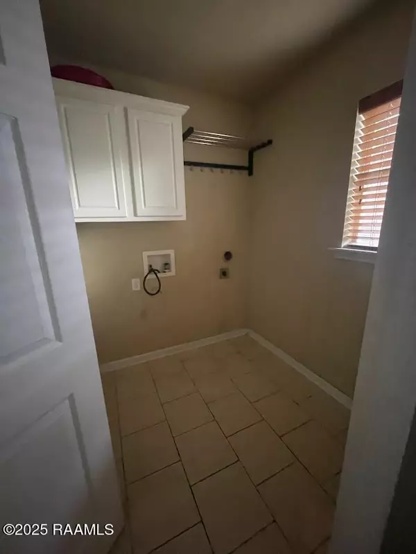 Broussard, LA 70518,214 Pear Tree CIR