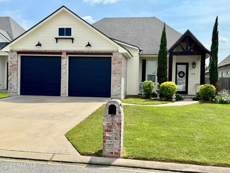 228 Whispering Meadows RD, Broussard, LA 70518