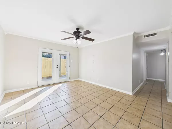 Lafayette, LA 70503,220 Doucet RD #128 D