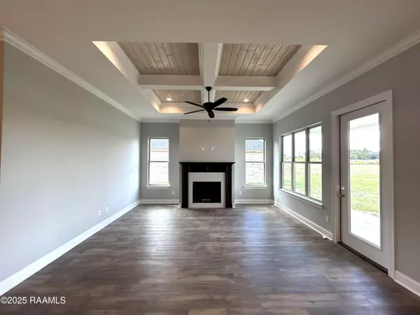 Scott, LA 70583,206 Long Creek LN
