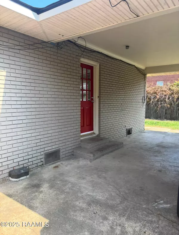 Lafayette, LA 70503,121 Oak Crest DR