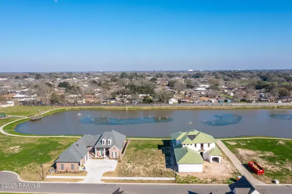 203 Waterpointe LN, Scott, LA 70583