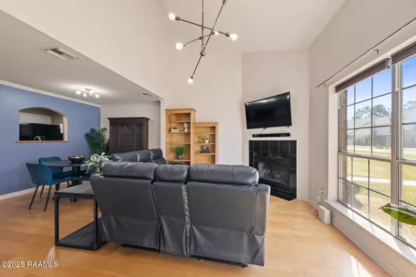 Youngsville, LA 70592,901 Carriage Light LOOP