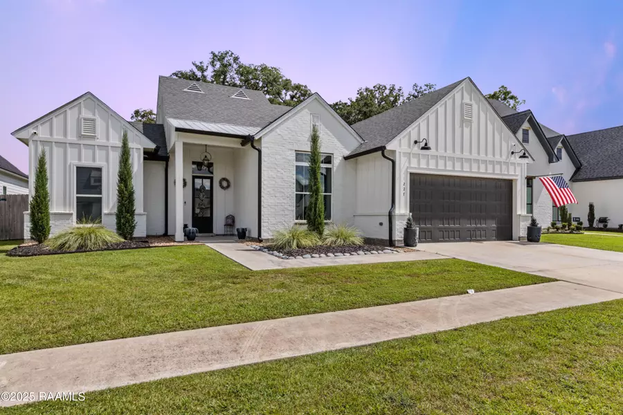227 Canary Palm WAY, Broussard, LA 70518