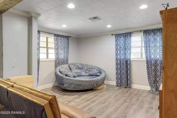 New Iberia, LA 70560,111 Maple ST