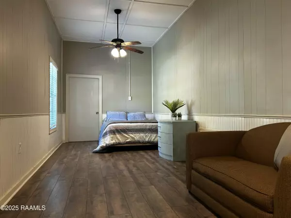 Breaux Bridge, LA 70517,1065 Vermilion ST