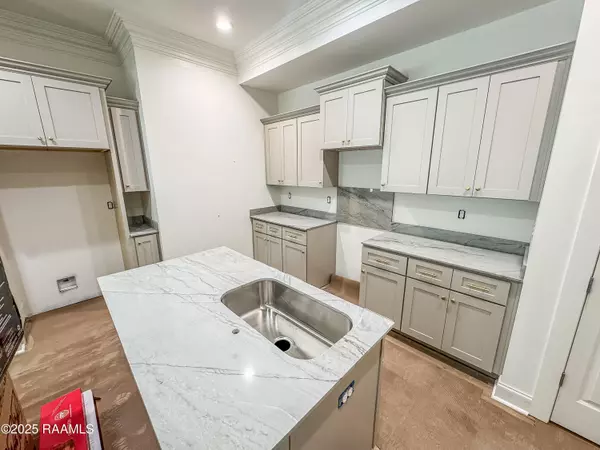 Lafayette, LA 70506,223 Berchman Oaks DR