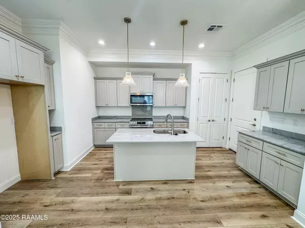 Lafayette, LA 70506,223 Berchman Oaks DR