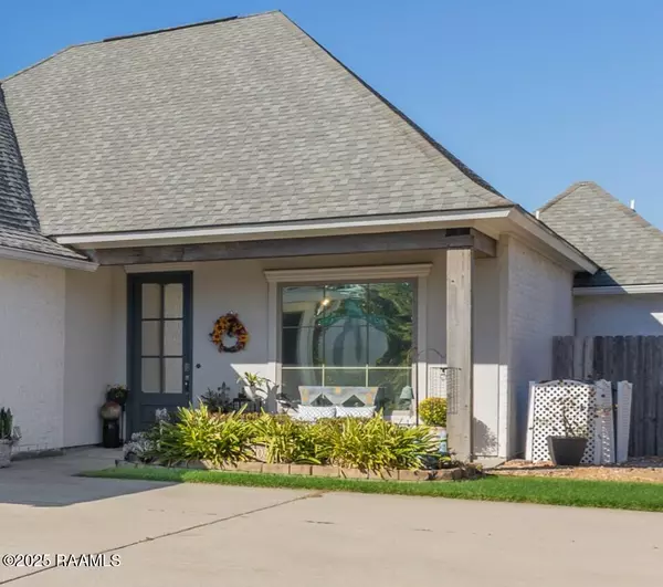 Lafayette, LA 70508,208 Narrow Way DR