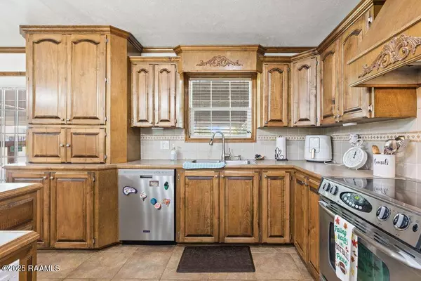 Carencro, LA 70520,320 Joli RD