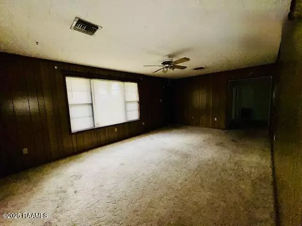 Opelousas, LA 70570,506 Robert ST