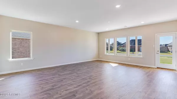 Lafayette, LA 70501,337 White Pine DR