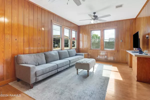 Lafayette, LA 70501,702 Cleveland ST