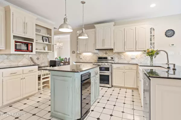 Broussard, LA 70518,203 Oakmont CIR