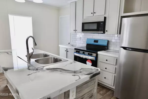 Breaux Bridge, LA 70517,1061 Melrose DR