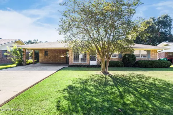 207 Leisure LN, Lafayette, LA 70506