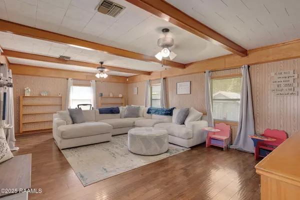 Breaux Bridge, LA 70517,1382 Sawmill HWY