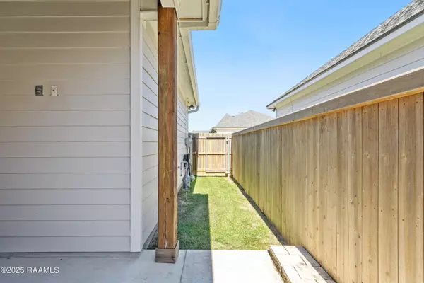 Scott, LA 70583,113 Oak Village DR