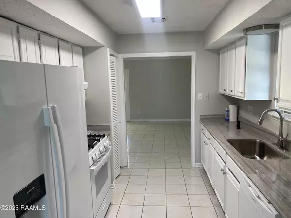 New Iberia, LA 70560,815 College DR
