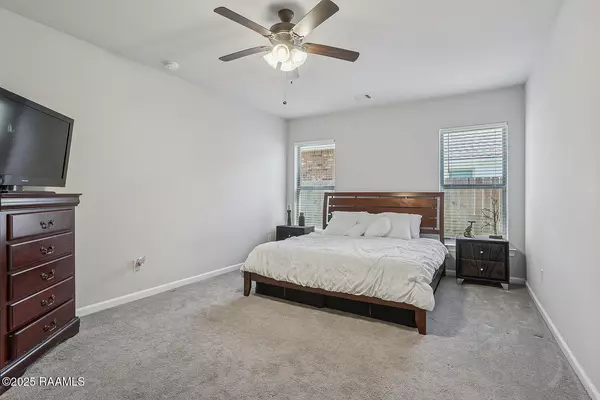 Gonzales, LA 70737,8182 Treeline DR