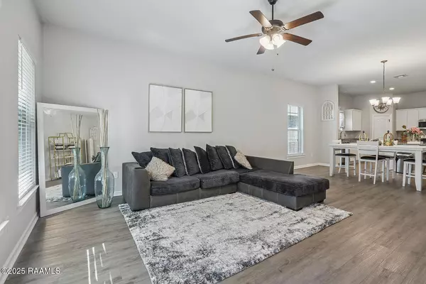 Gonzales, LA 70737,8182 Treeline DR