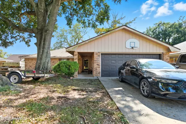 210 Sandalwood DR, Lafayette, LA 70507