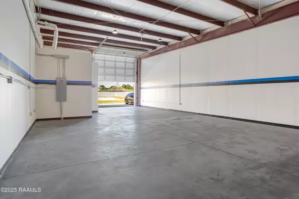 Broussard, LA 70518,105 Windfall DR #C