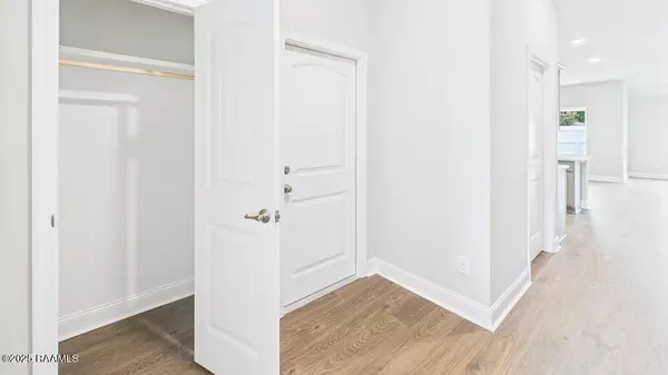 Broussard, LA 70518,119 Harvest Falls DR