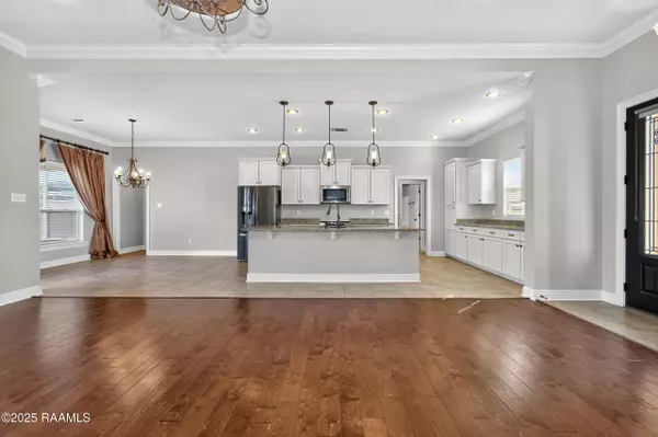 Broussard, LA 70518,207 Lexi Falls LN