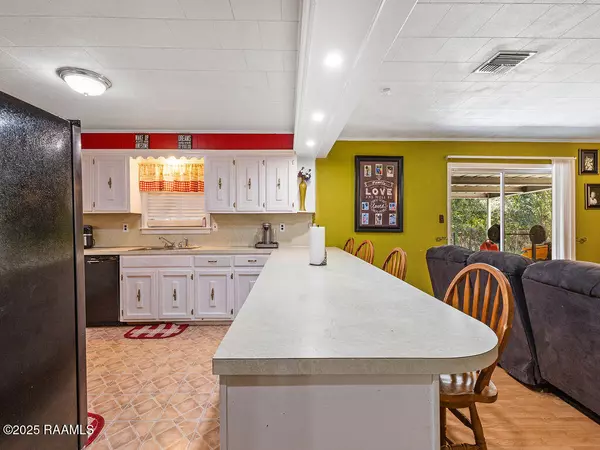 Breaux Bridge, LA 70517,617 Sidney DR