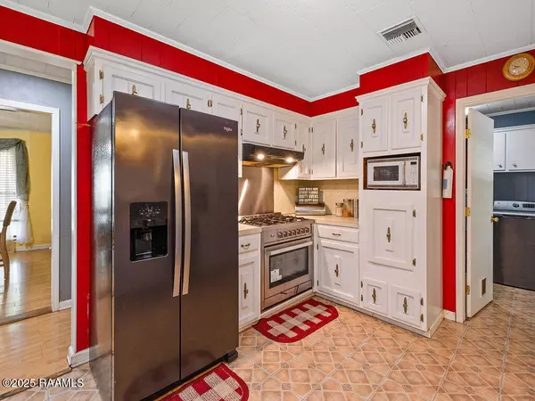 Breaux Bridge, LA 70517,617 Sidney DR