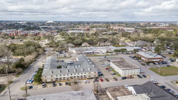 Lafayette, LA 70503,1018 Harding ST #202j